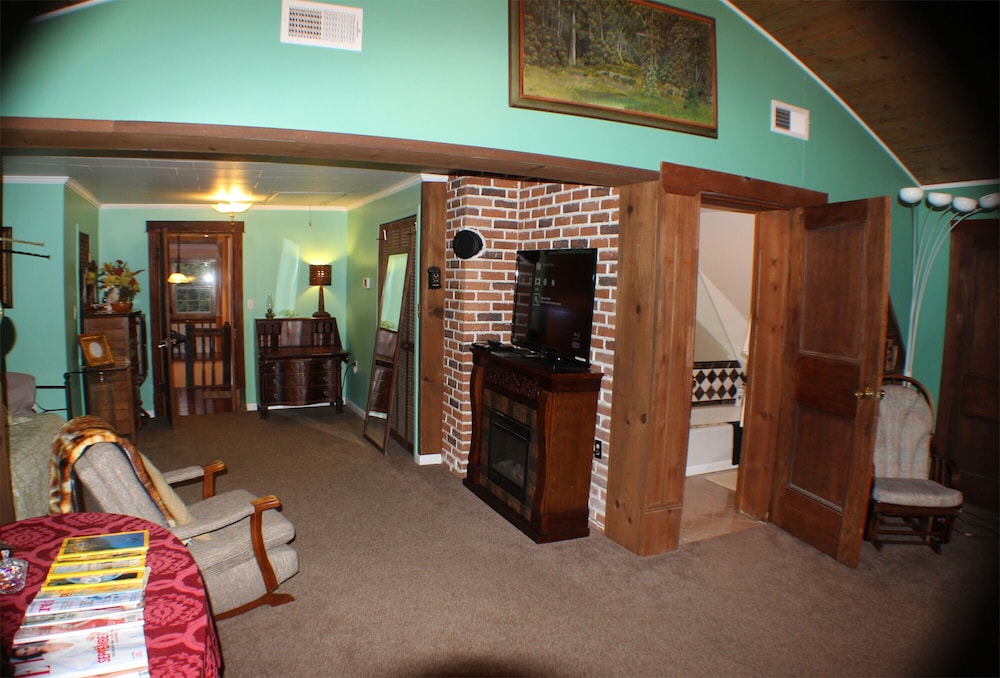 Deluxe Double Room, Ensuite (Honeymoon Suite) photo 2