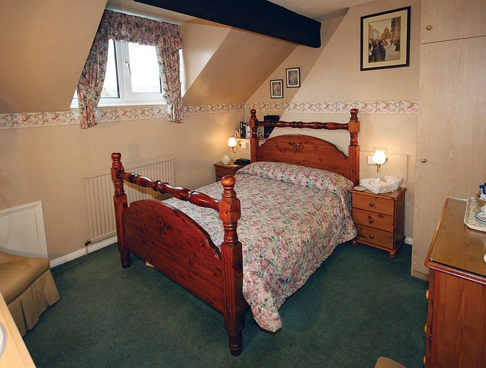 Single Room, Shared Bathroom