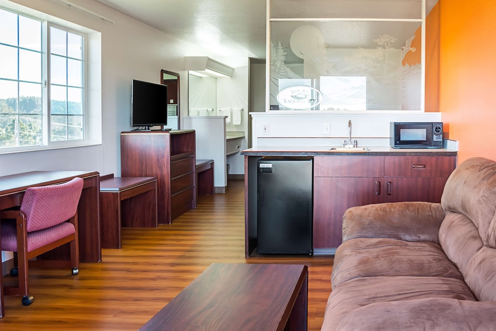 Deluxe Suite, 1 King Bed, Non Smoking, Hot Tub - Photo 6