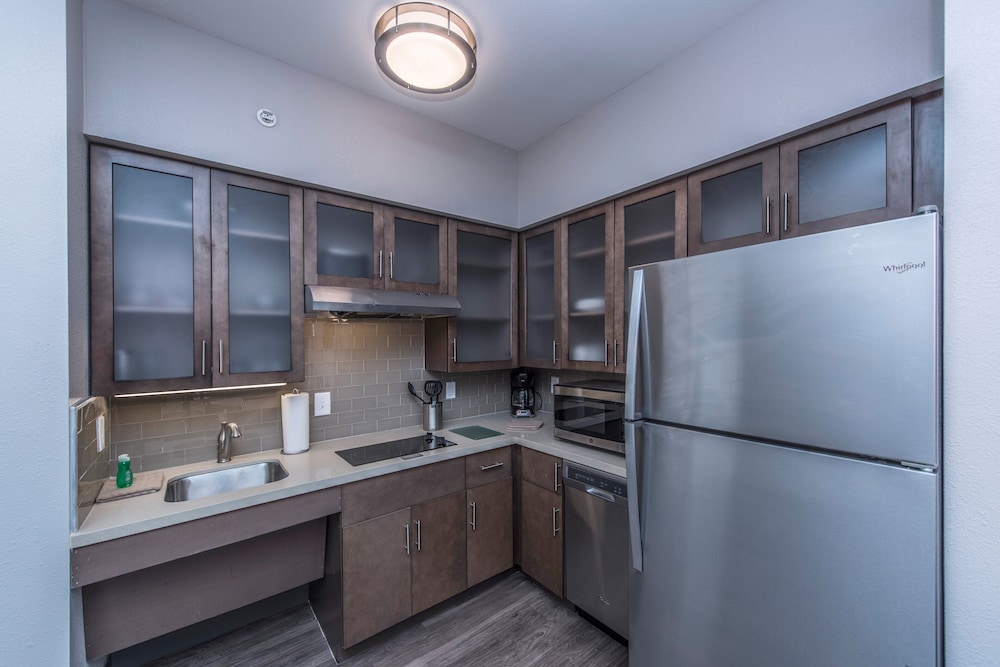 Suite, 2 Bedrooms, Kitchen (Accessible Tub) photo 3
