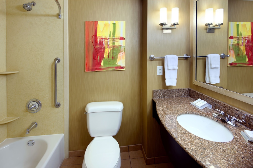 Suite, 1 Bedroom - Photo 11