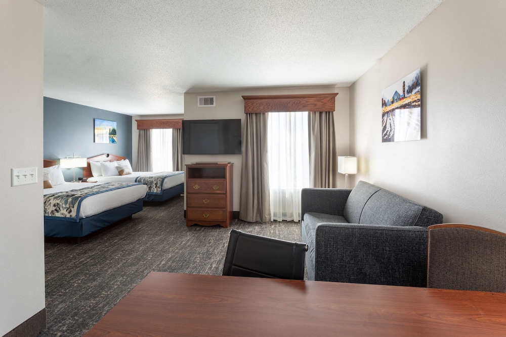 Suite, 2 Bedrooms, Non Smoking (Non-Accessible) - Photo 3