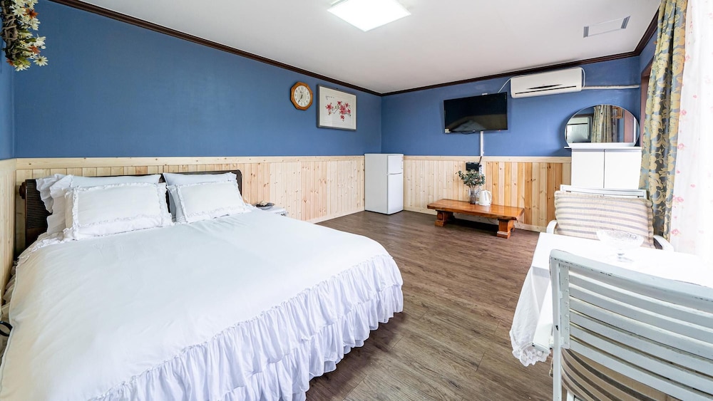 Basic Room, 1 Bedroom (Cheondungsae ( F1 )) photo 2