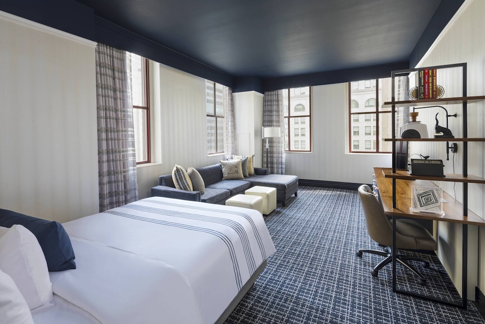 Executive Suite, 1 Queen Bed with Sofa bed - Photo 4