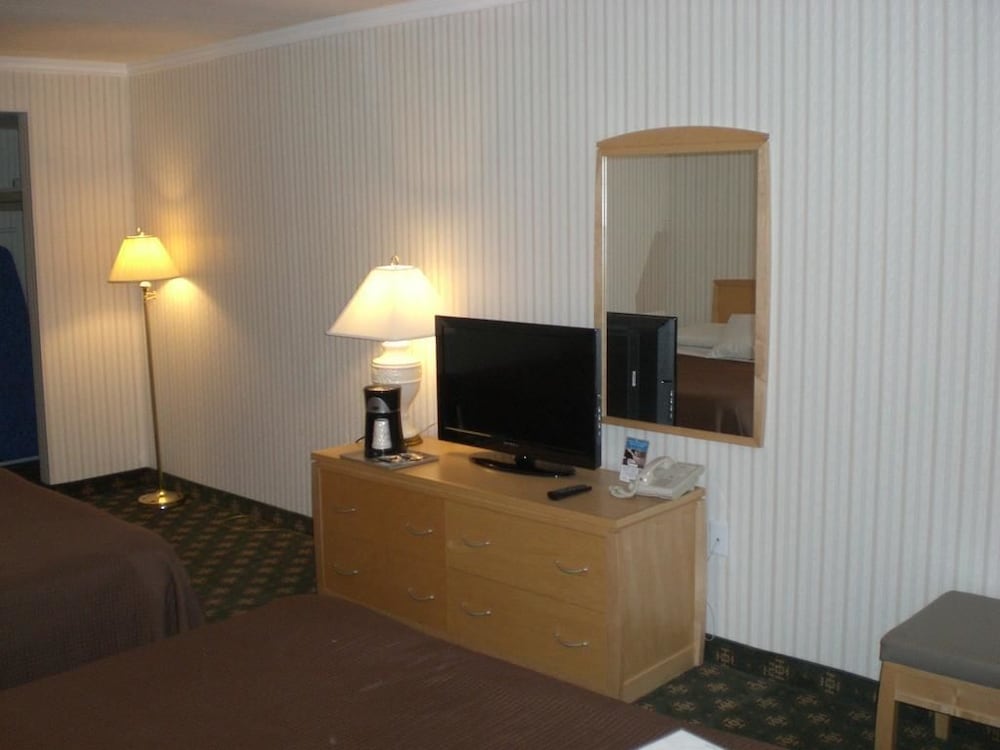 Suite, 2 Queen Beds, Non Smoking - Photo 2