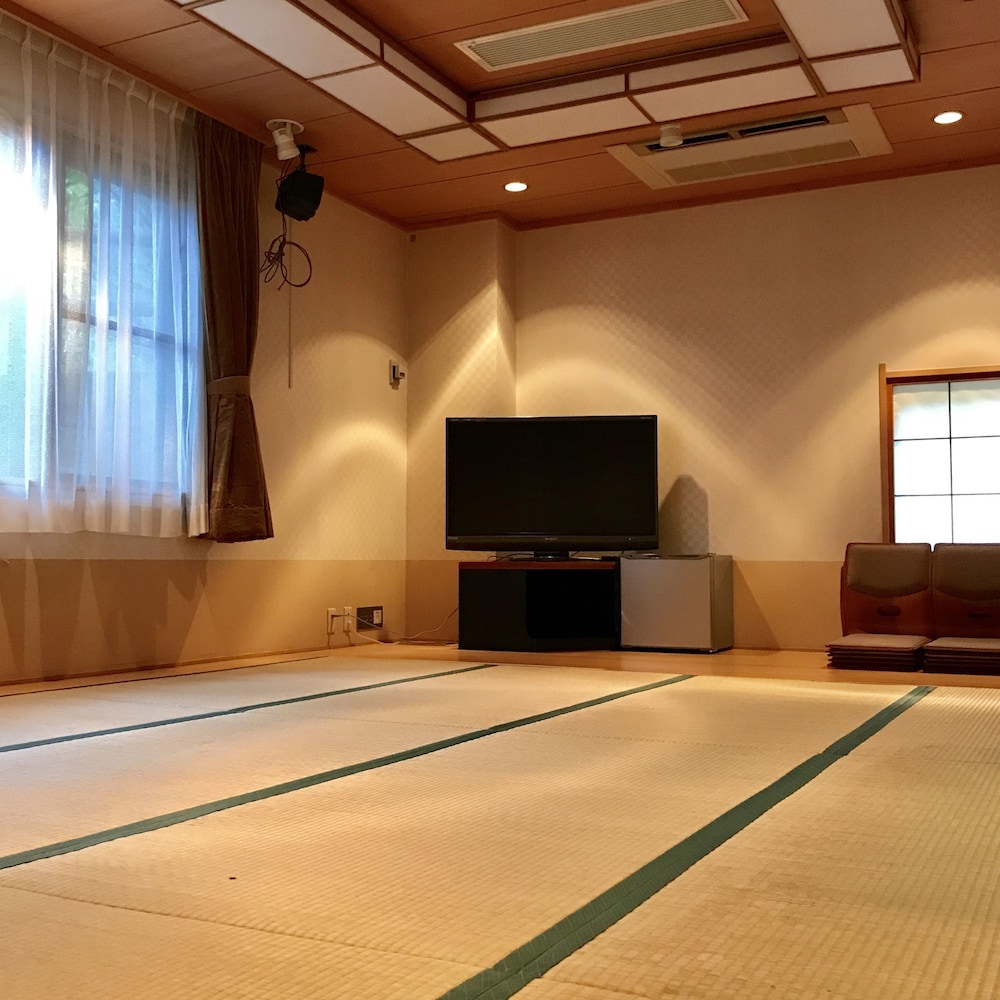 Japanese Style Room Without Toilet, Shared Bathroom photo 1