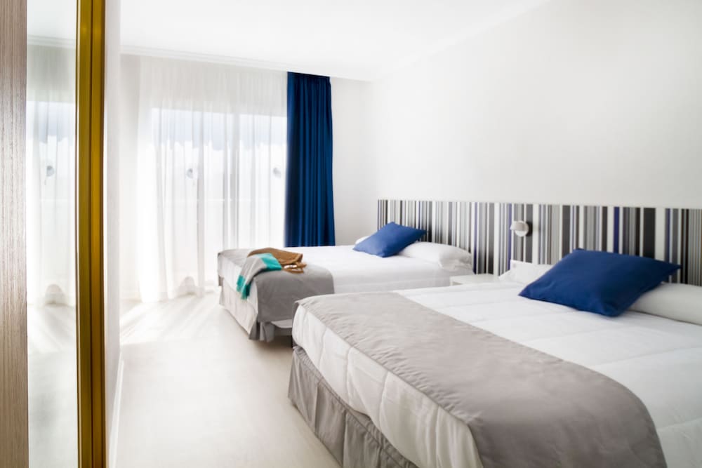 Standard Quadruple Room (2+2) - Photo 1