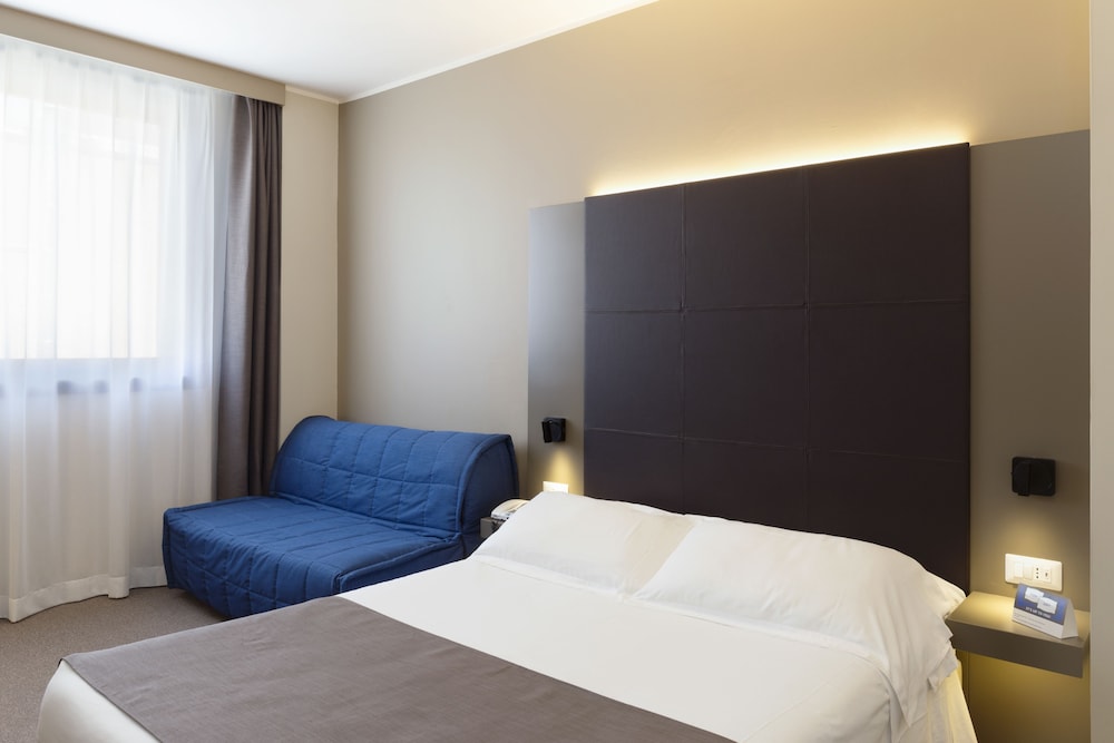 Superior Quadruple Room - Photo 7