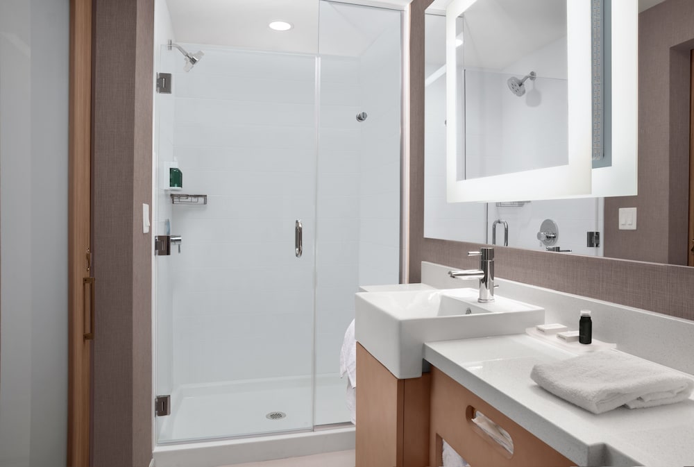 Available room thumbnail 6