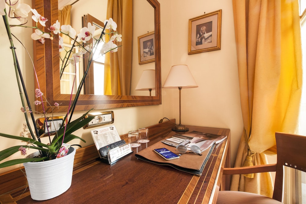 Deluxe Room, Balcony - Photo 4