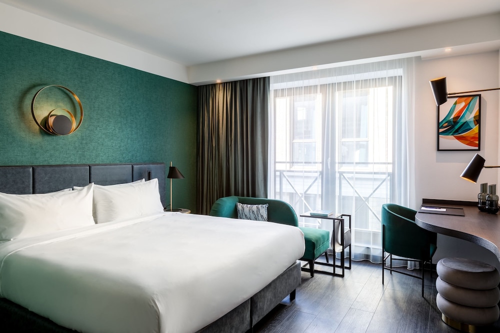 Deluxe Room, 1 King Bed, City View - Photo 2