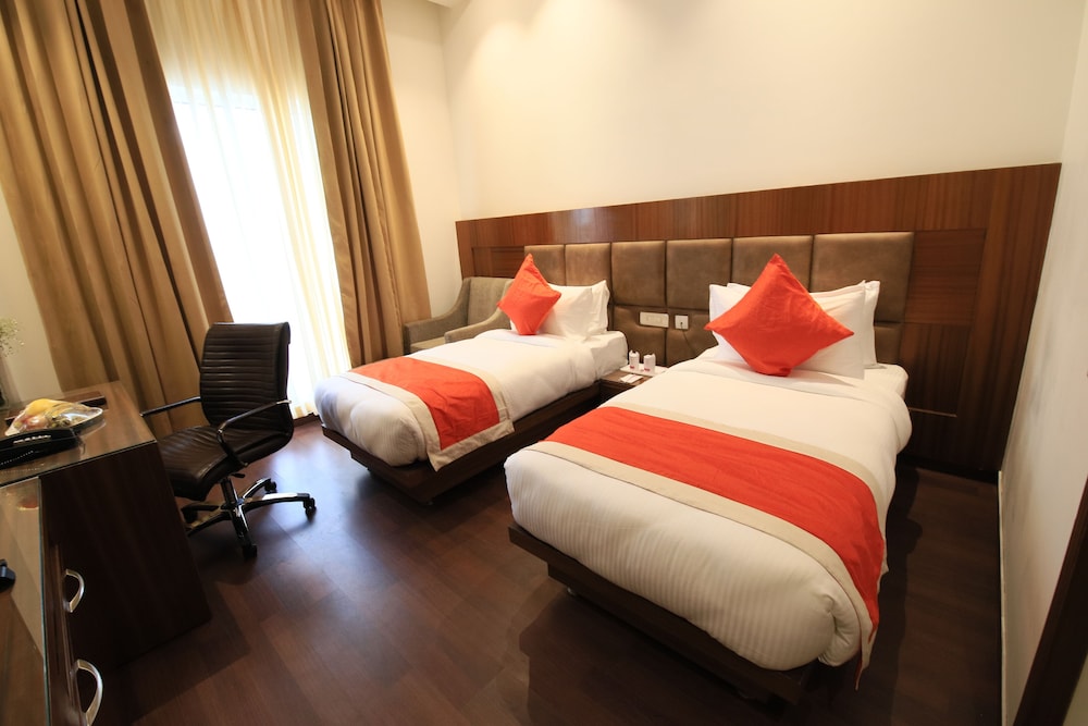Classic Double Room, 1 King Bed photo 3