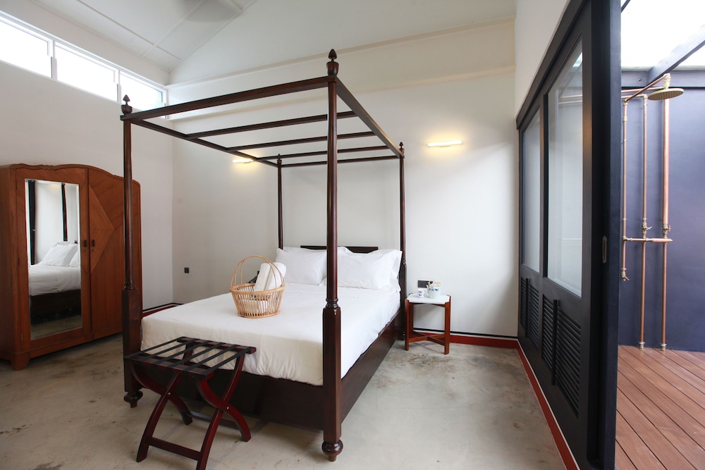 Premier Double Room, 1 King Bed, Balcony, Garden View photo 1
