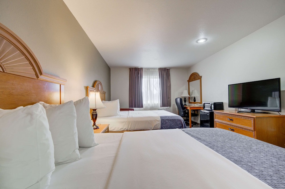 Standard Room, 2 Queen Beds, Non Smoking