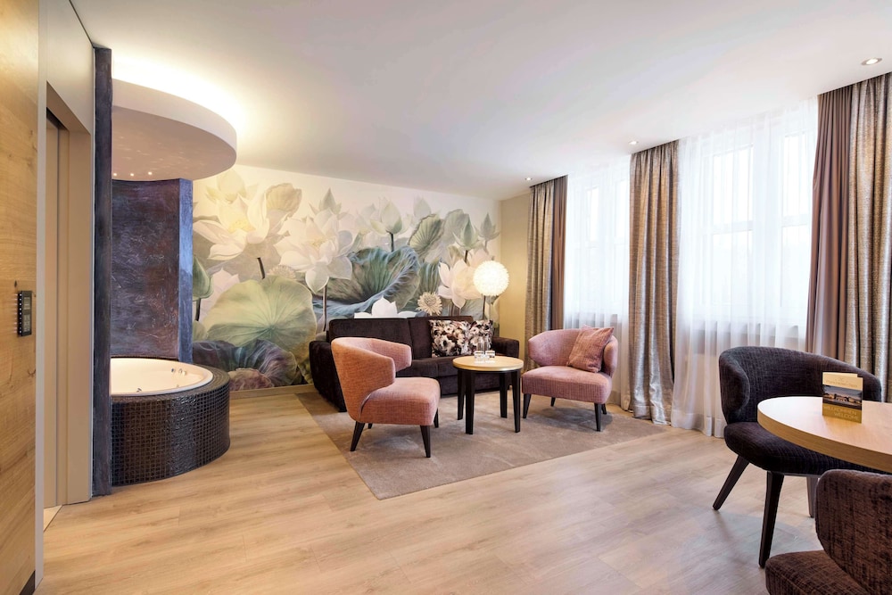 Suite, 1 Double Bed, Jetted Tub, Park View photo 3