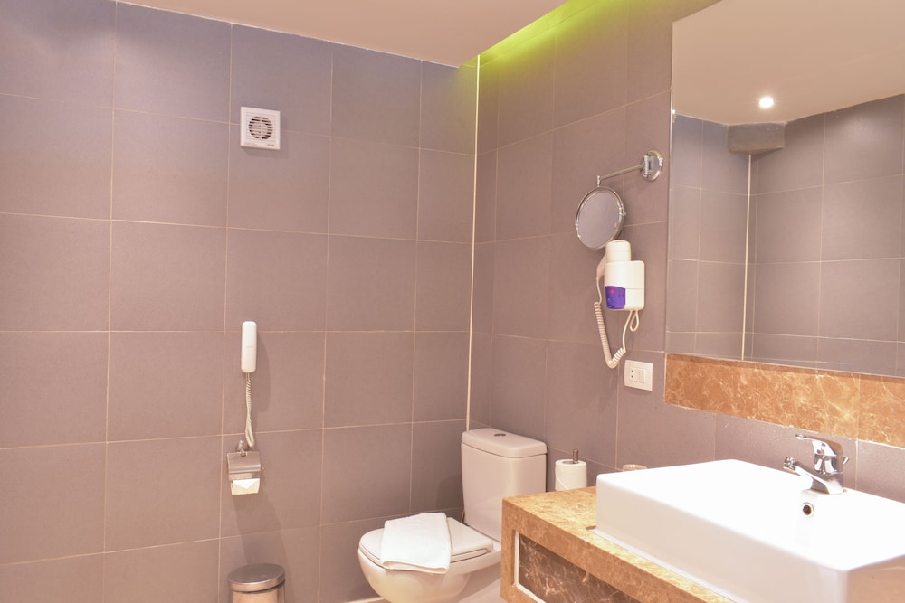 Superior Room, Garden View thumbnail 6