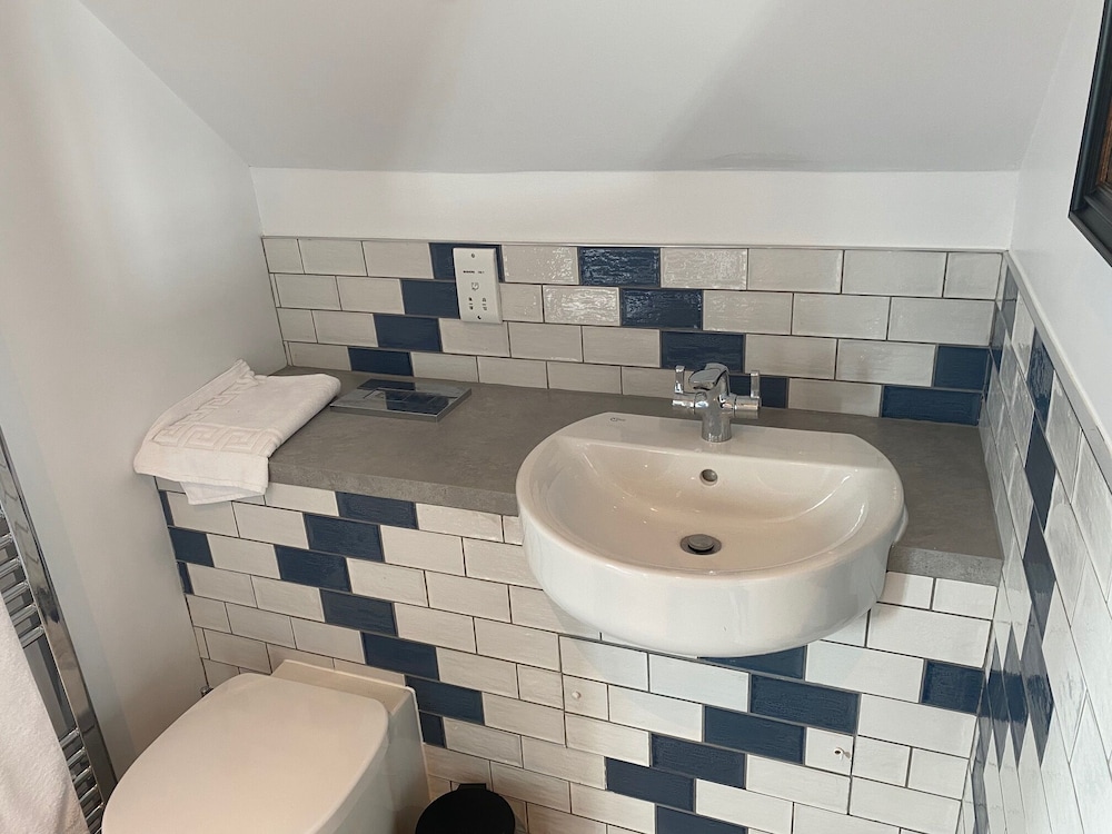 Classic Double Or Twin Room, Ensuite (Room 5) photo 3