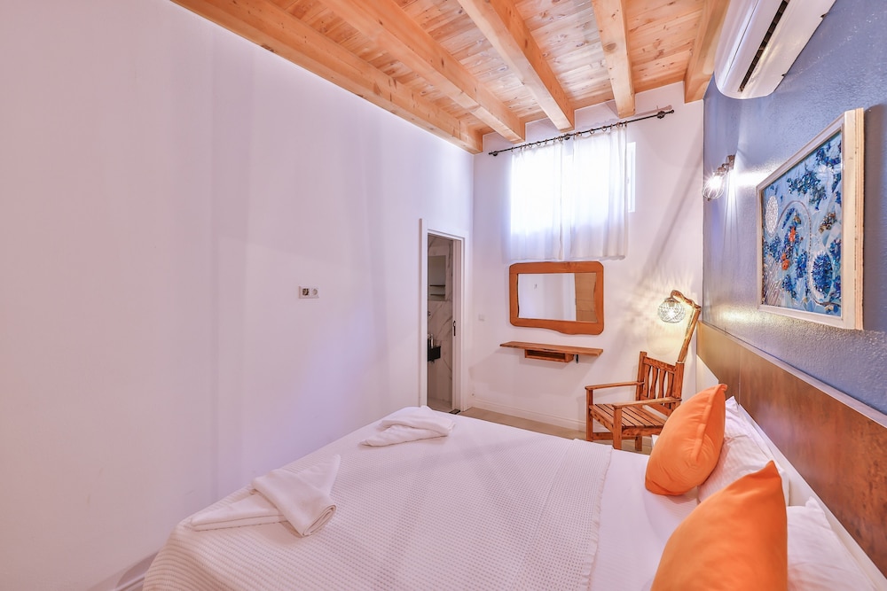 Double Room - Photo 8