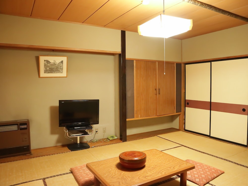 Japanese Style Room for 5 Guests with Shared Bathroom and Toilet photo 1