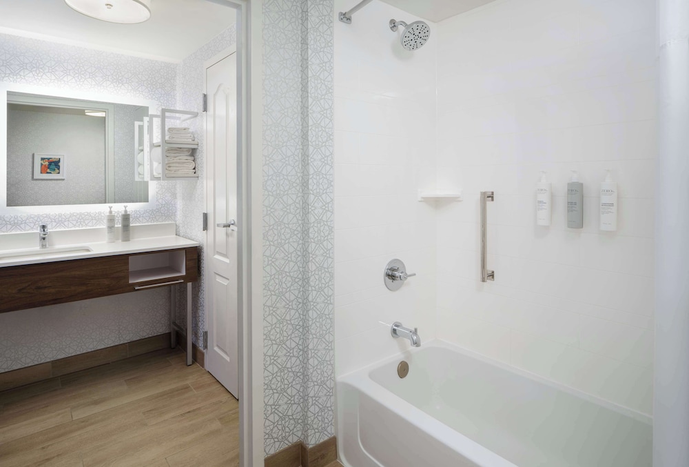 Suite, 2 Queen Beds, Kitchen - Photo 7