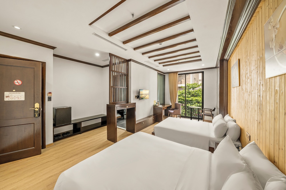 Executive Room, 2 Queen Beds, Balcony, City View