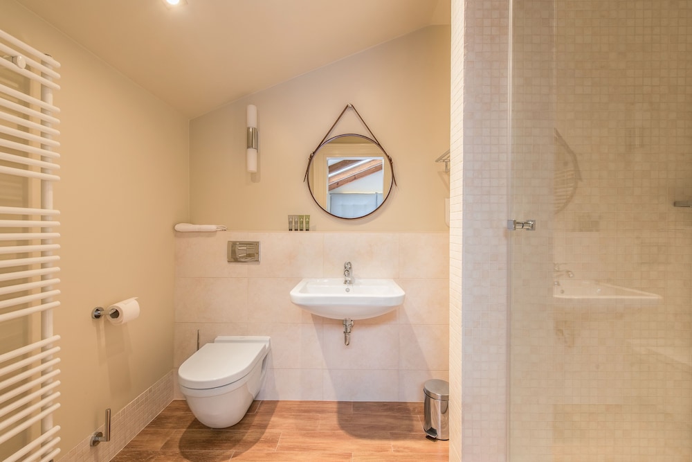 Standard Double or Twin Room - Photo 3