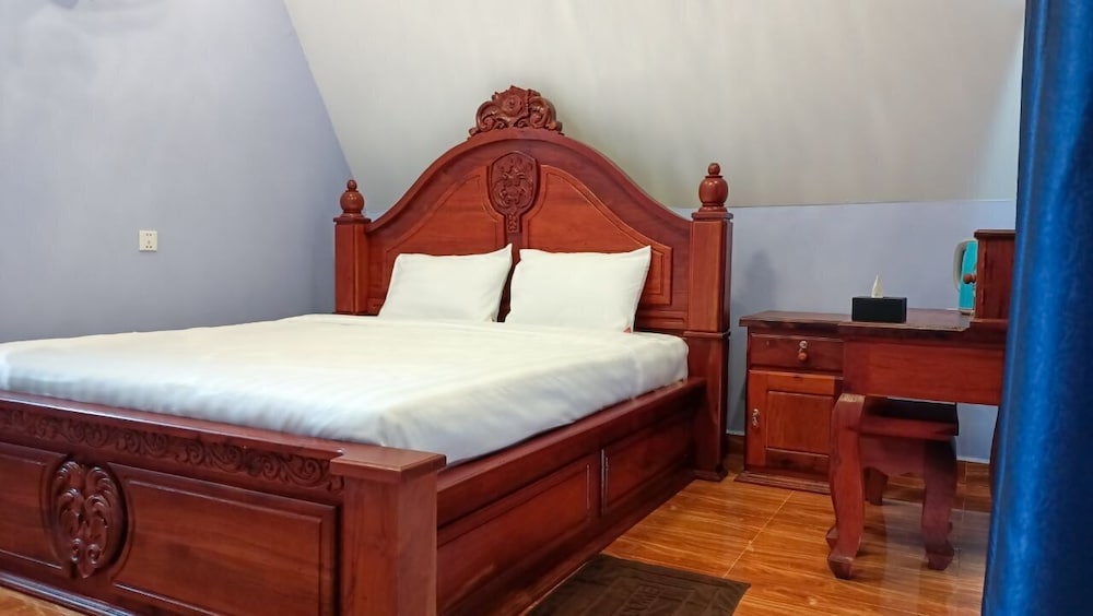 Deluxe Double Room, 1 King Bed, Hill View, Garden Area photo 2