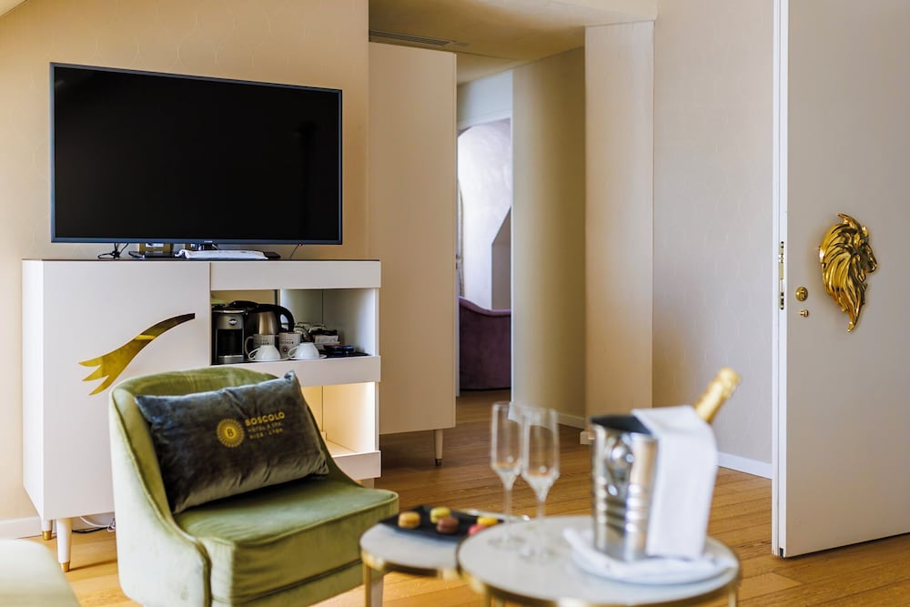Suite (River)
