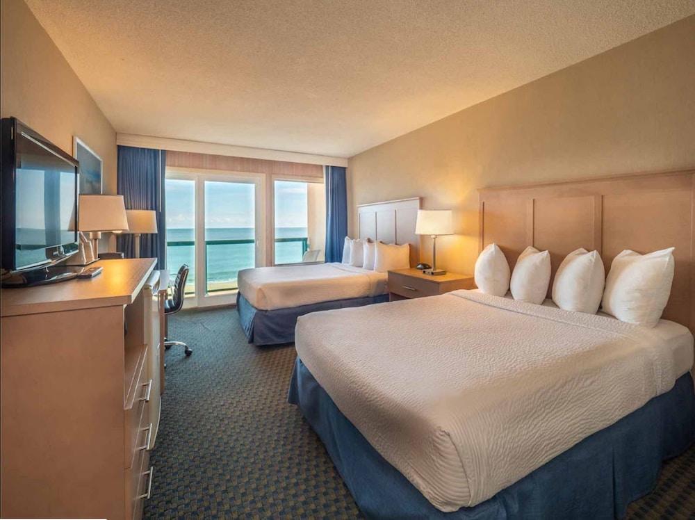 Room, 2 Double Beds, Oceanfront, Balcony photo 2