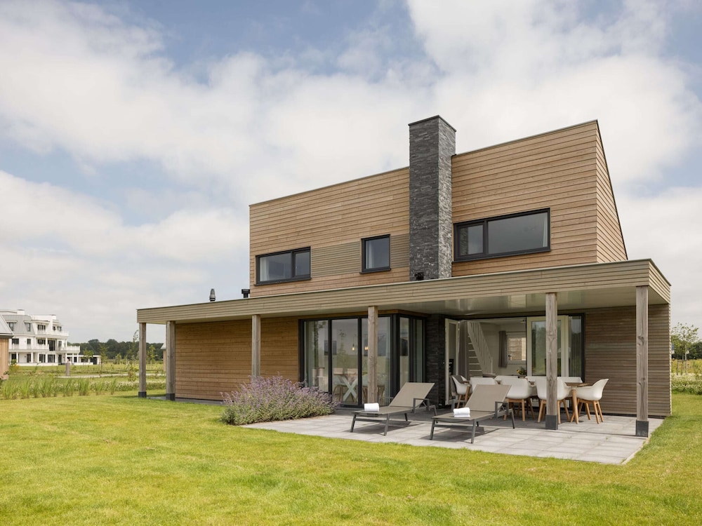 Villa photo 1