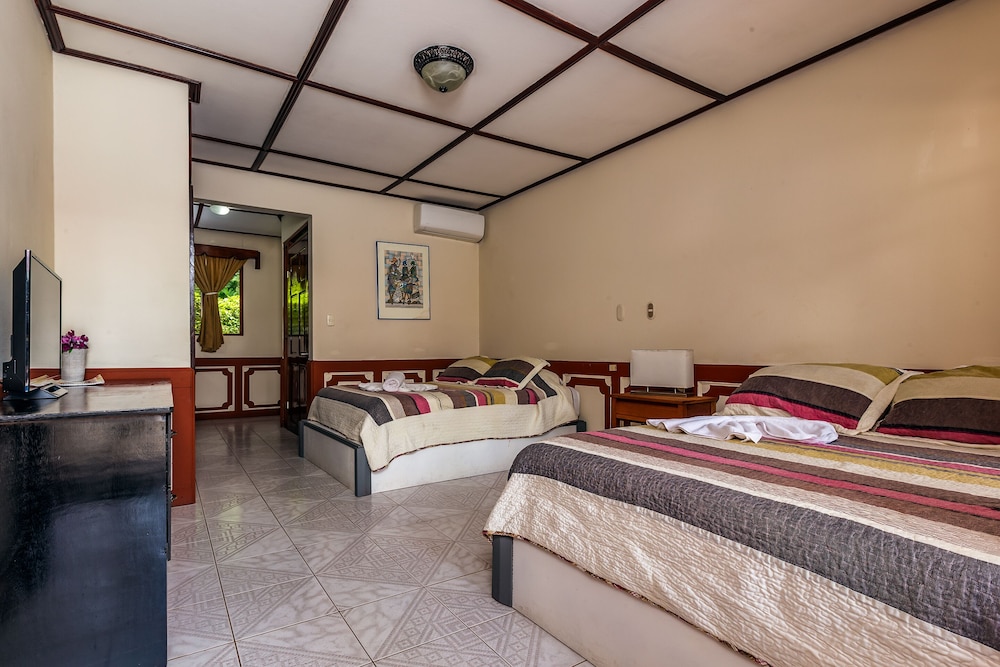 Standard Family Room - Photo 6