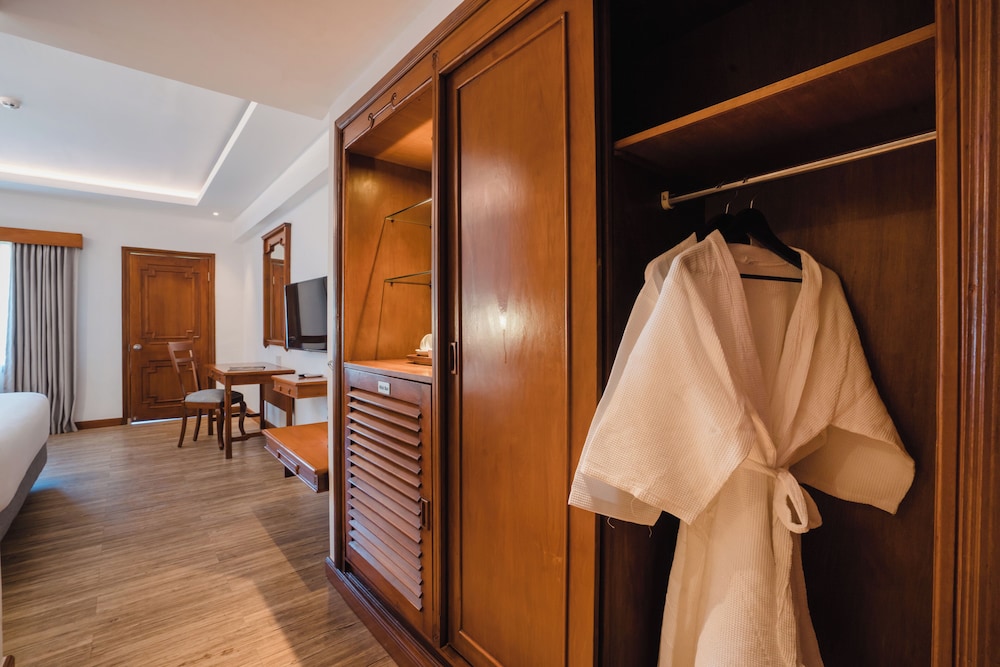Deluxe Room - Photo 11