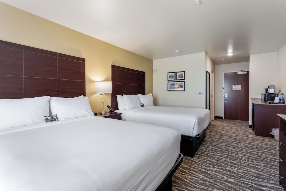 Room, 2 Queen Beds, Non Smoking (Guestroom Audible/Visual Alert) - Photo 1