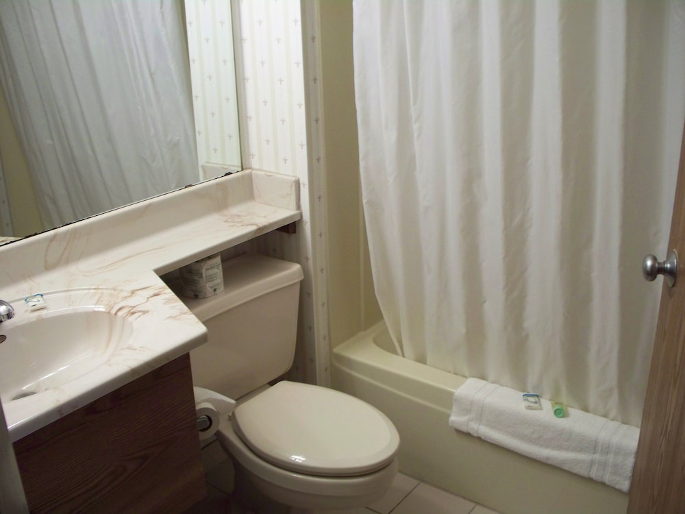 Standard Room, 2 Queen Beds photo 2