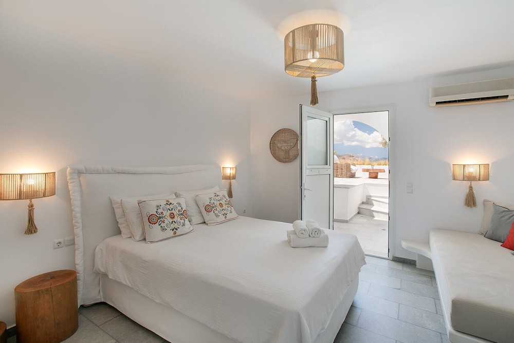 Economy Triple Room, Partial Sea View - Photo 7