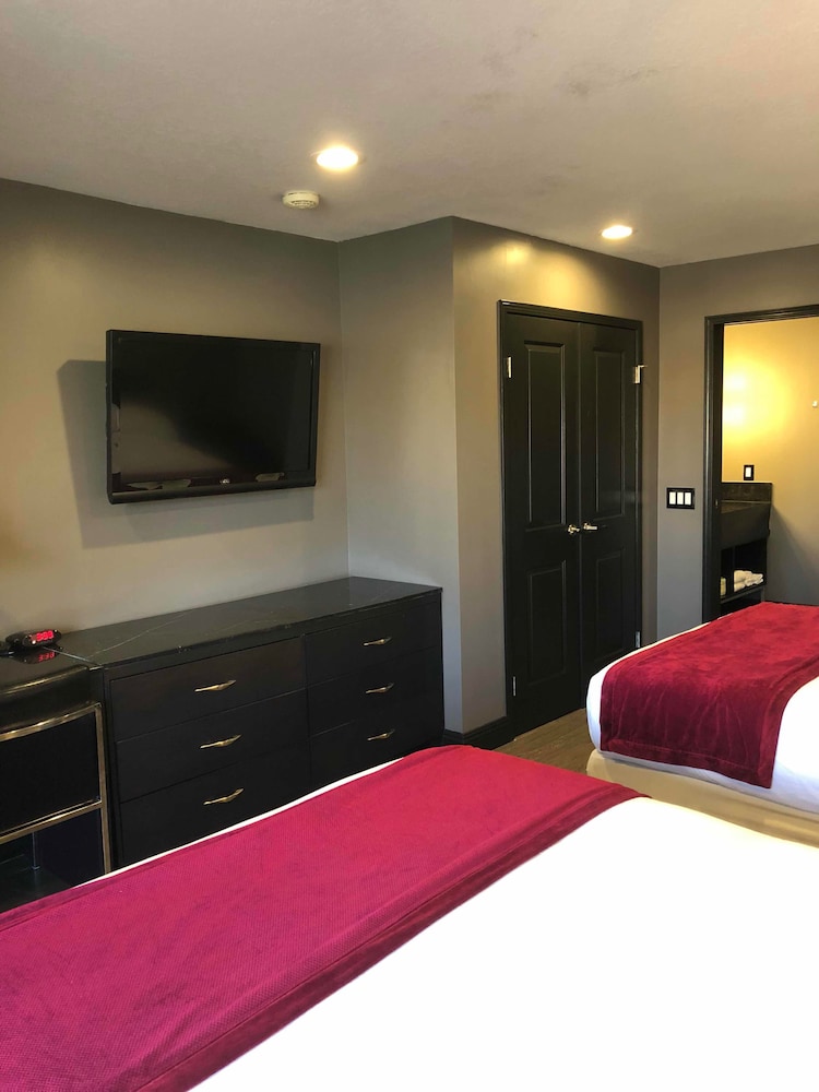 Deluxe Room, 2 Queen Beds - Photo 2