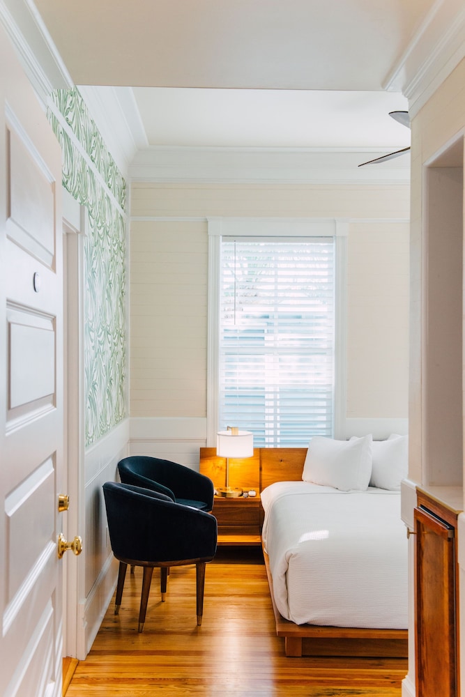 Signature Room, 1 King Bed, Non Smoking photo 2