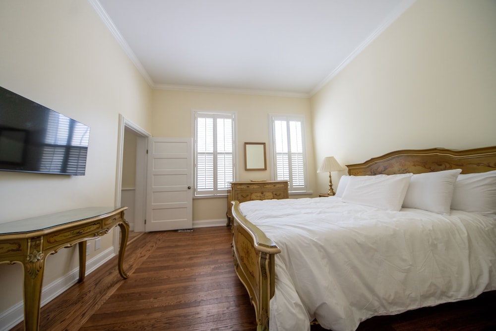 Deluxe Room, 1 Queen Bed
