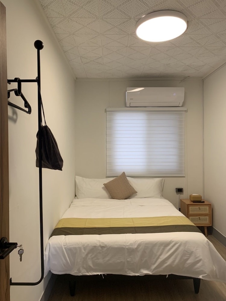 Standard Double Room, Non Smoking, Ensuite - Photo 11