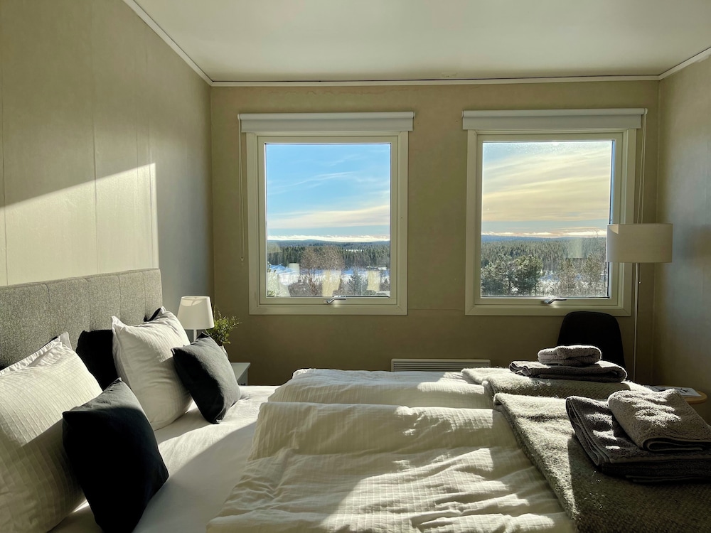 Double Room, 1 King Bed, River View, Courtyard Area photo 2