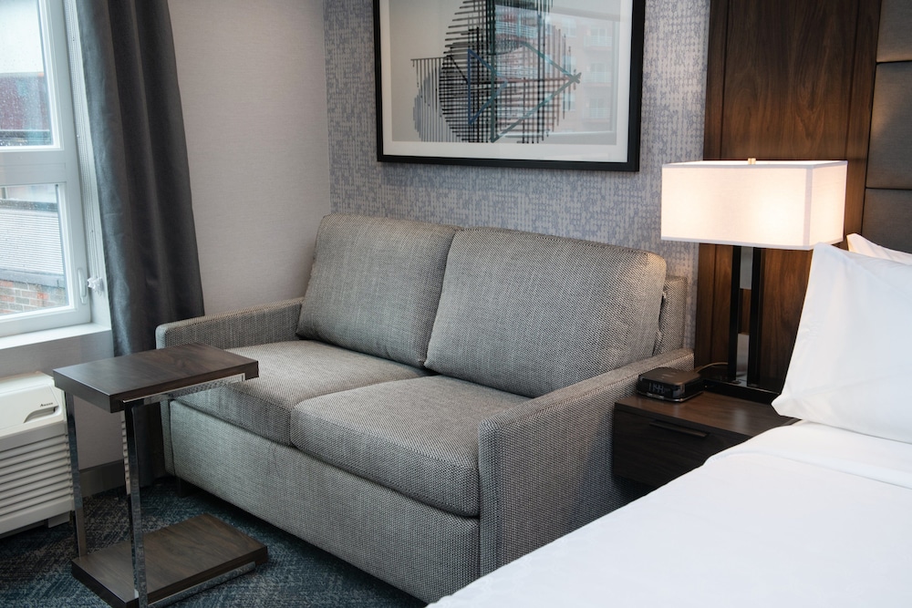 Standard Room, 1 King Bed, Accessible (Communication, Accessible Tub) - Photo 3