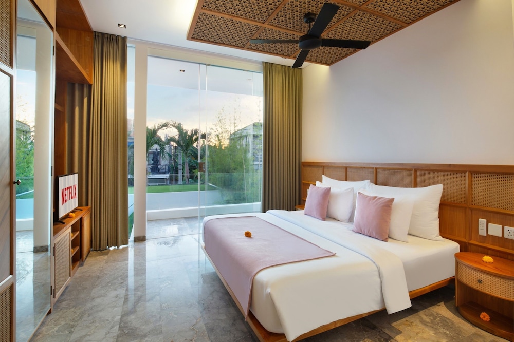 Three Bedroom Villa with Private Pool - Photo 4