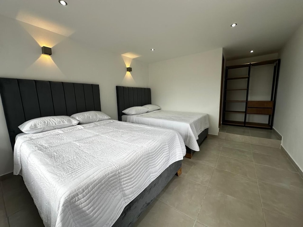 Standard Room, 2 Bedrooms, Beach View, Tower photo 2
