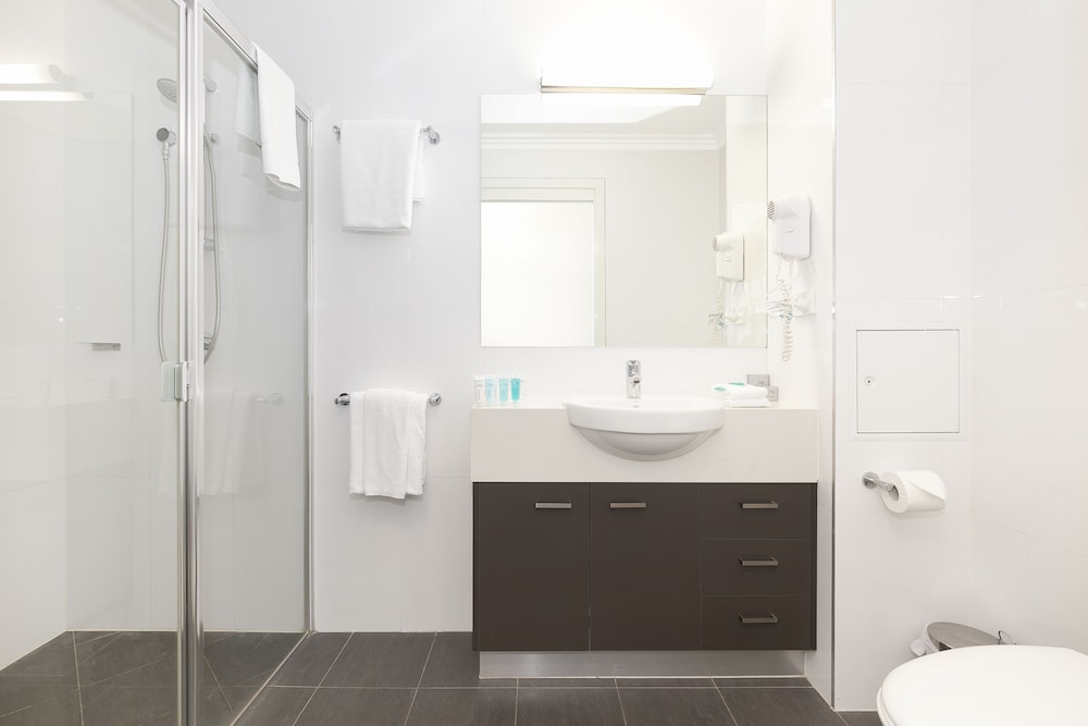 Deluxe Studio, Kitchenette thumbnail 6