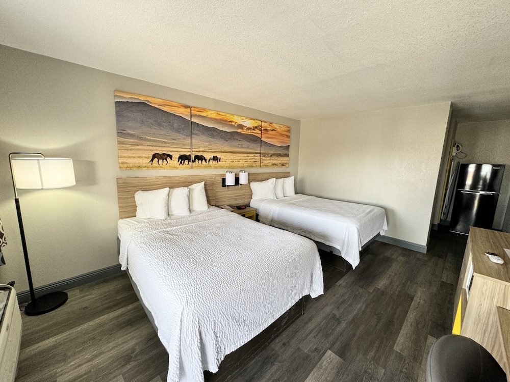Basic Double Room, 2 Double Beds - Photo 2