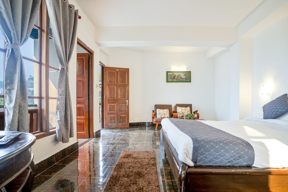 Executive Room - Photo 15