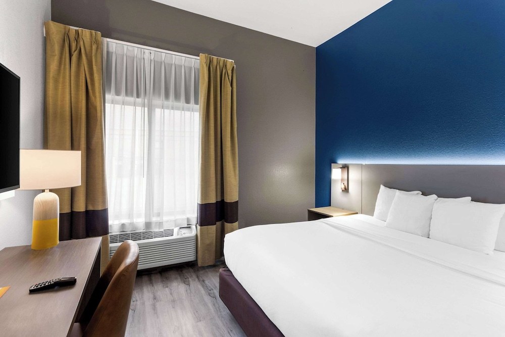 Business Suite, 1 King Bed, Non Smoking - Photo 3