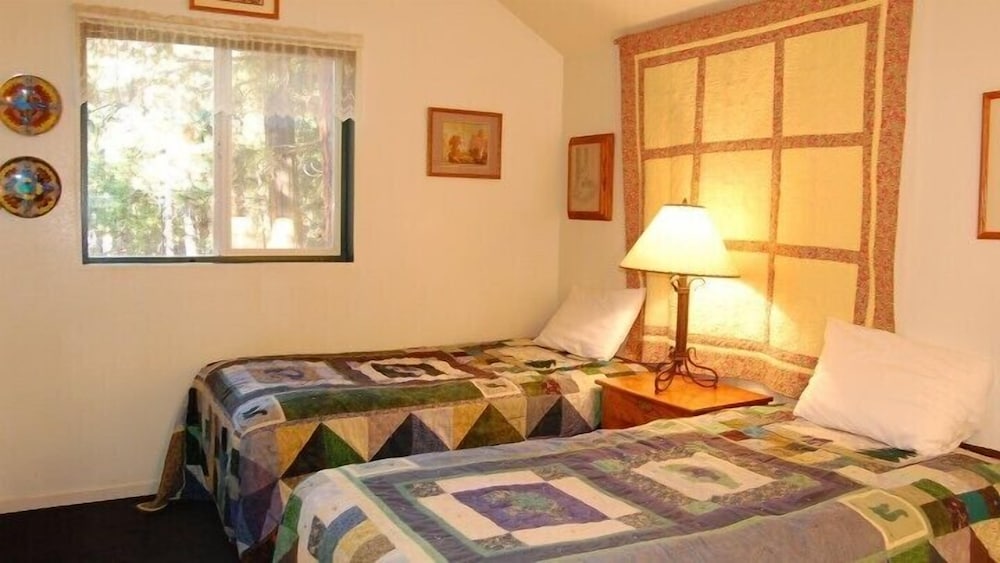 Cabin, 2 Bedrooms photo 1