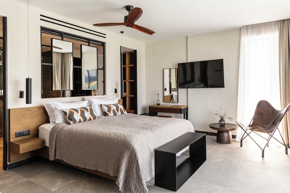 Island Suite Sea View with private pool