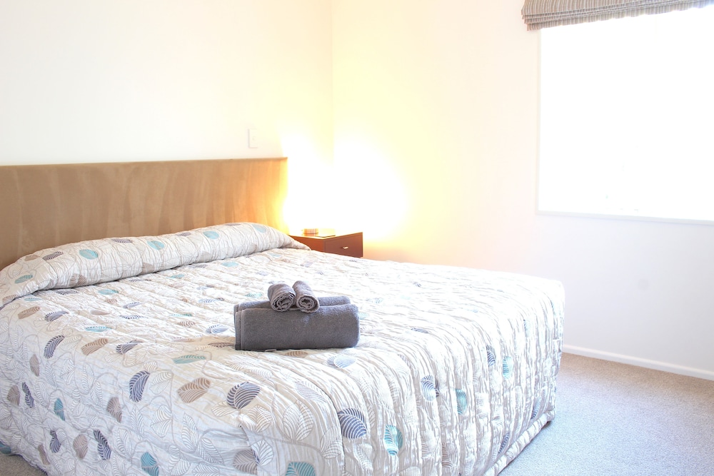 Deluxe Studio, Non Smoking, Kitchenette (Honeymoon/Deluxe Studio) photo 1